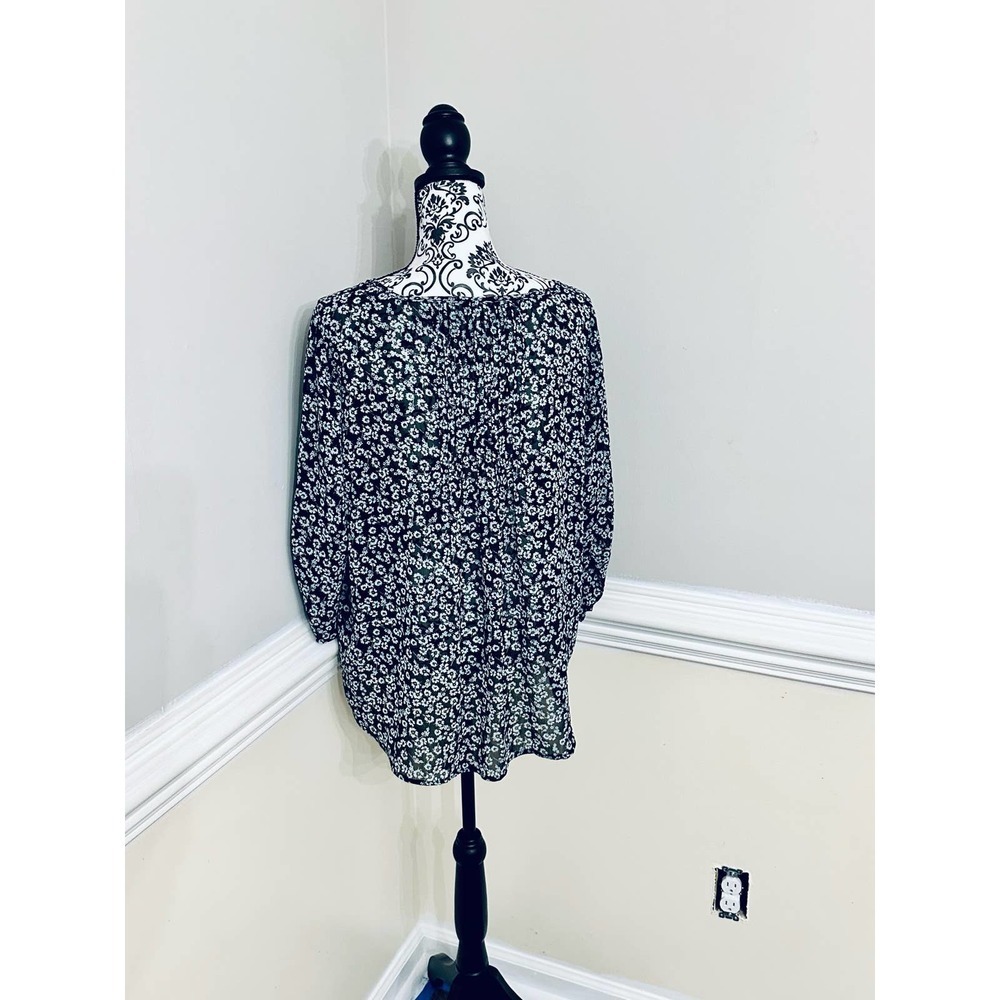 EUC Torrid semi sheer 3/4 sleeve floral print top size 0 - Picture 2 of 8